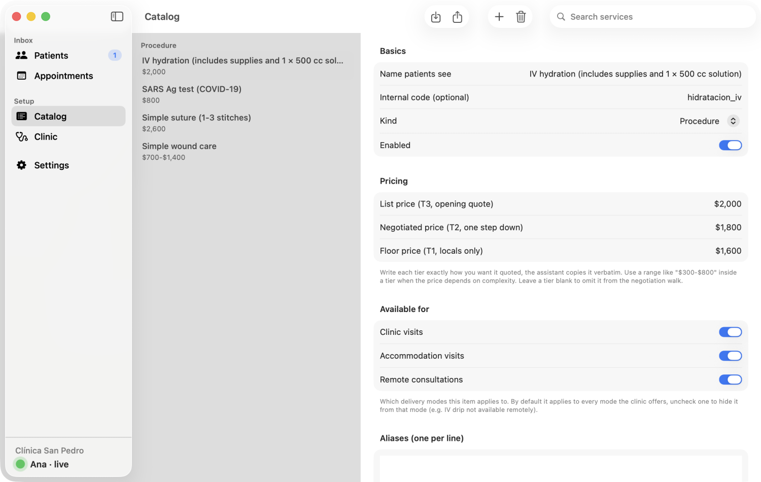 App de Mac ClinDesk con el catálogo de servicios, precios editables y disponibilidad por modalidad